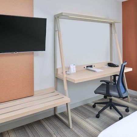 Holiday Inn Express & Suites - Southgate - Detroit Area, An Ihg Hotel Bagian luar foto