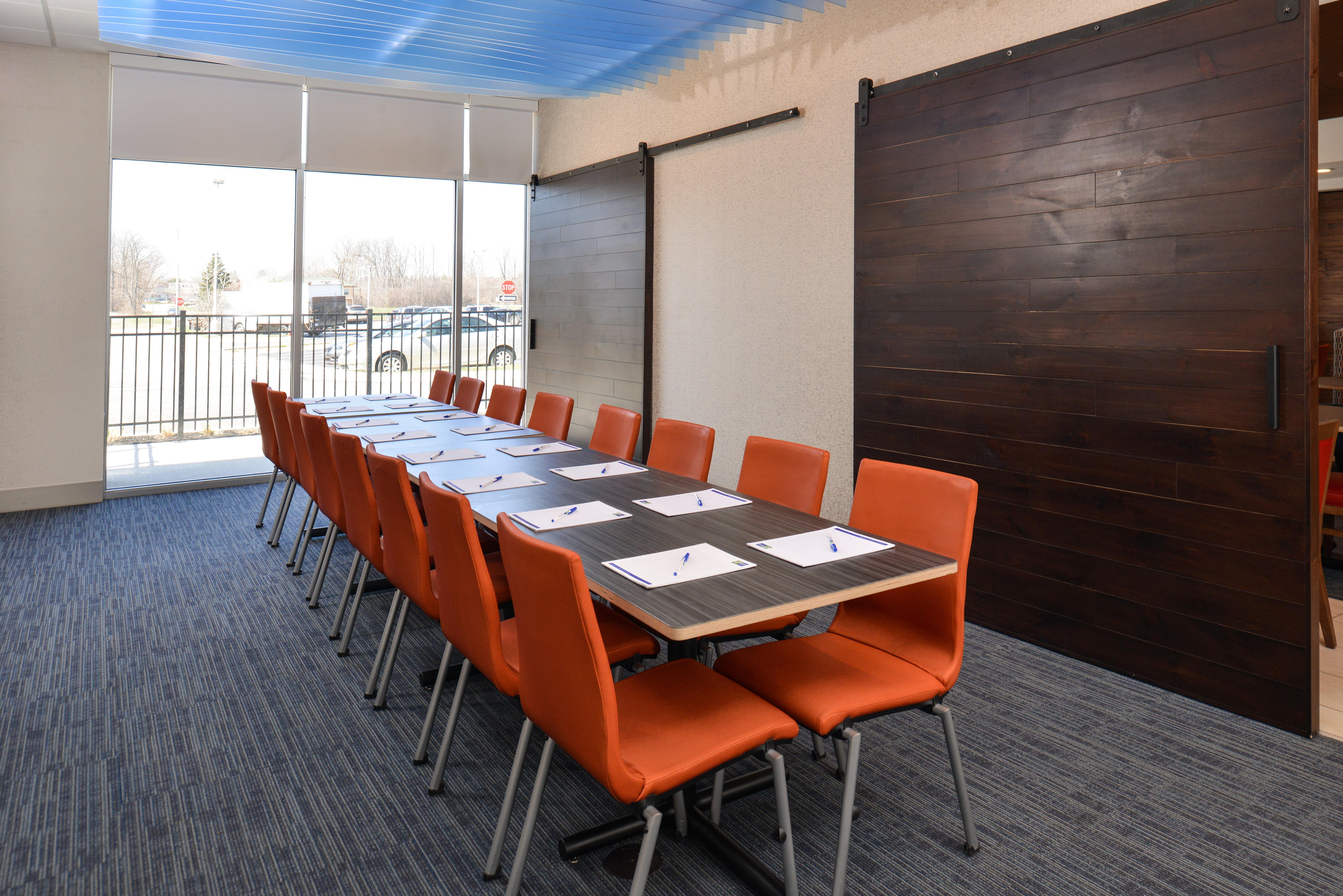 Holiday Inn Express & Suites - Southgate - Detroit Area, An Ihg Hotel Bagian luar foto